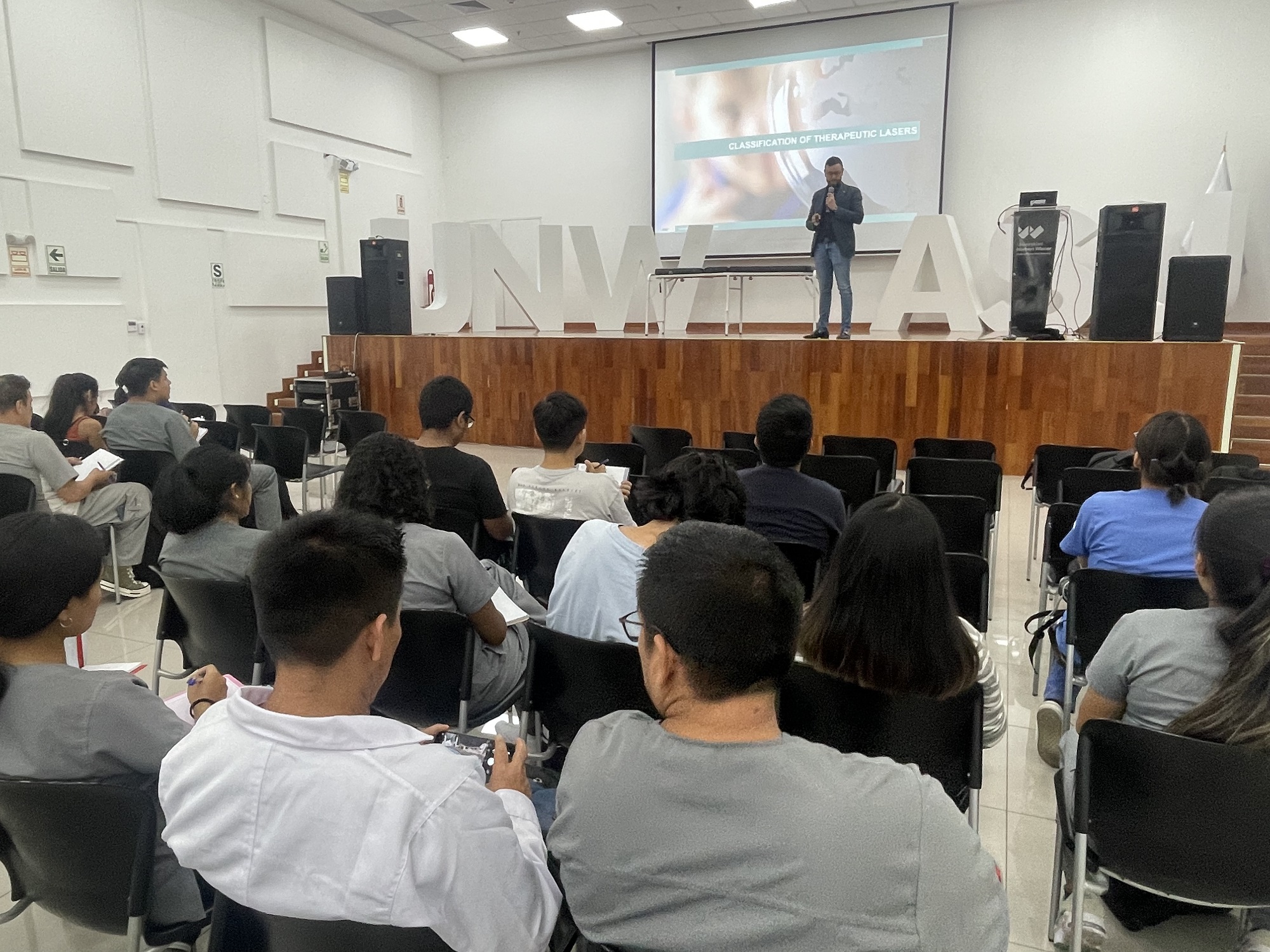 Formacion Laserterapia MLS Universidad Norbert Wiener - Lima, Peru