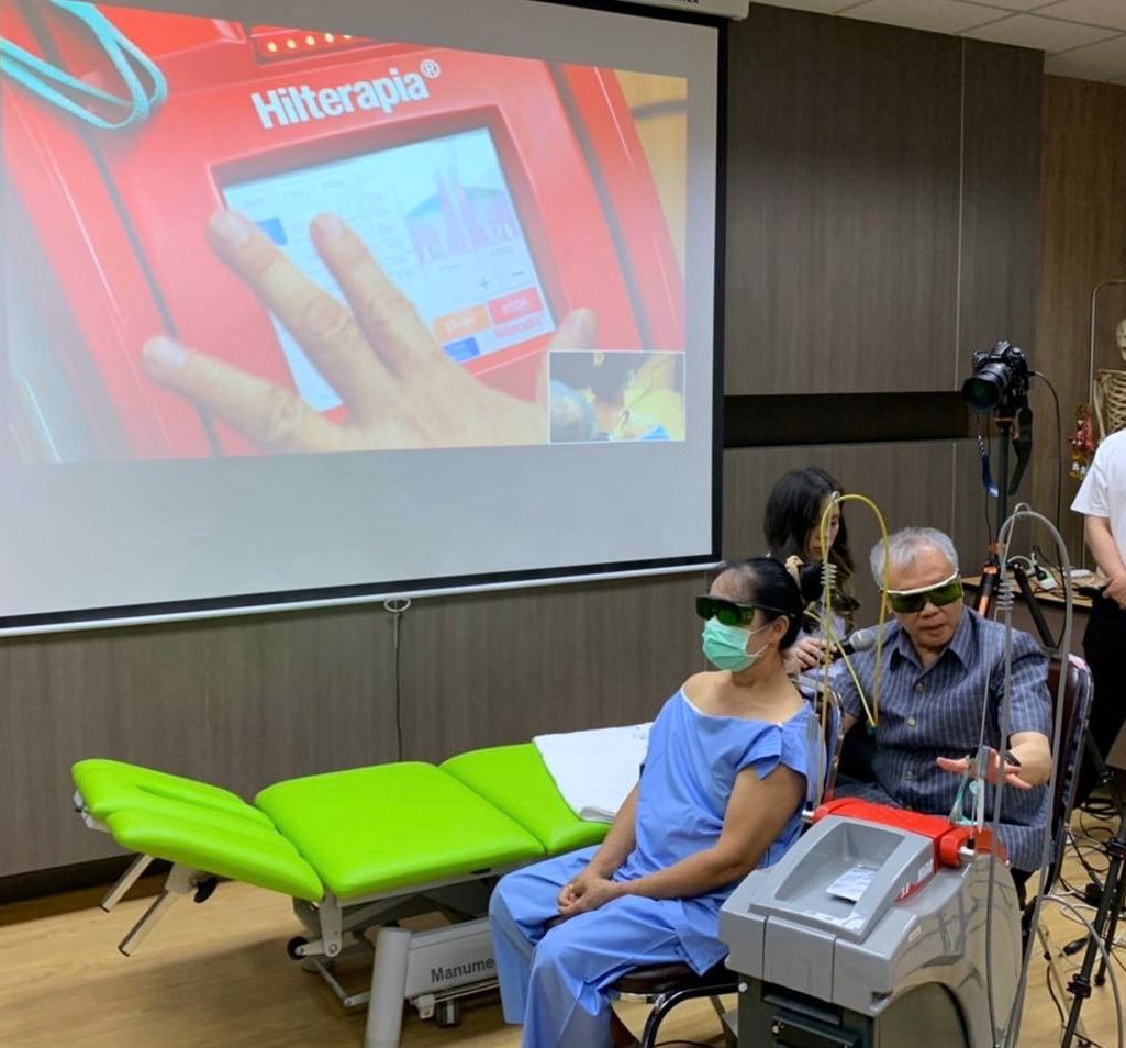 Hilterapia laser training with Dr. Chakarg - Thailand