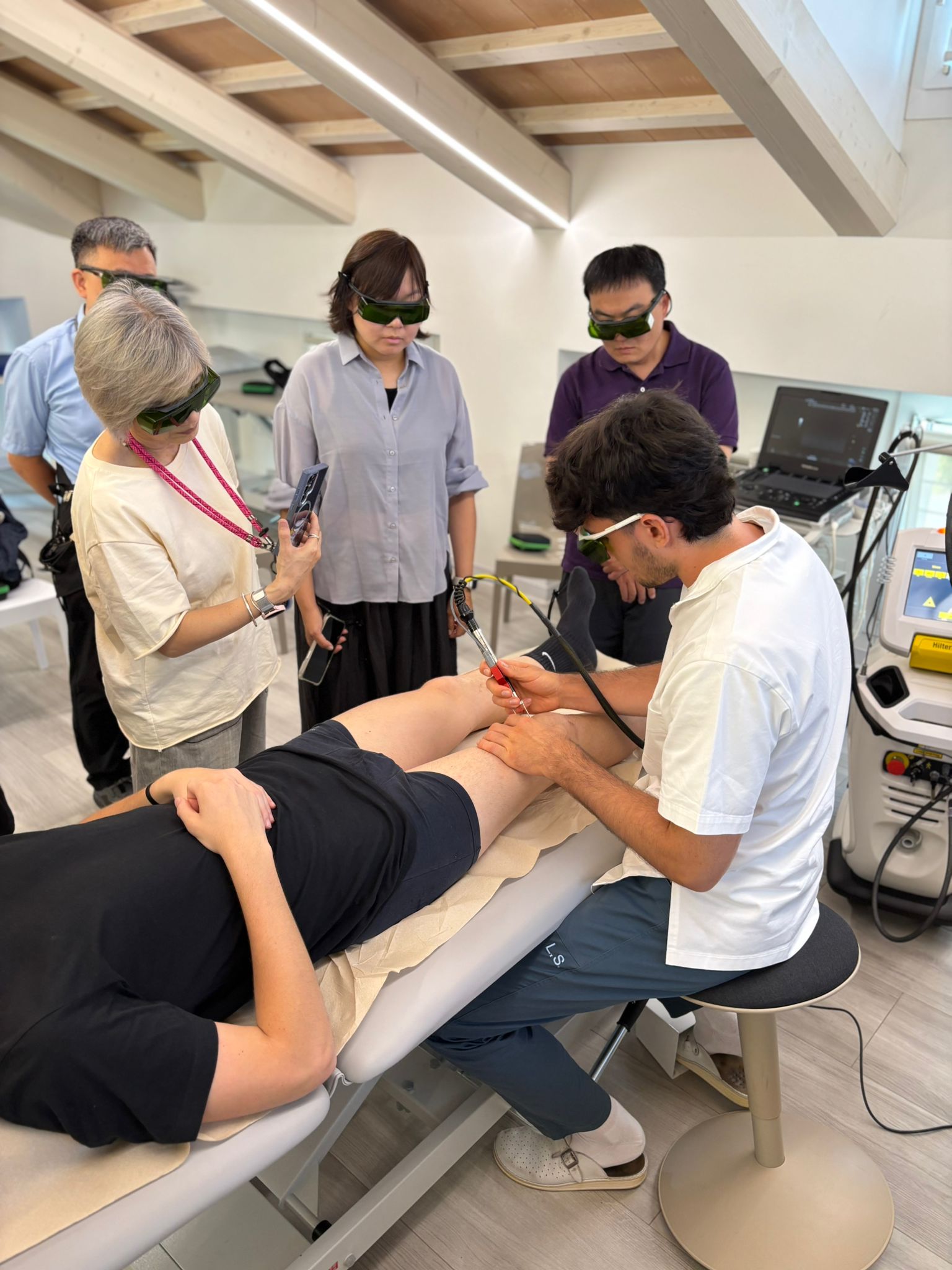 HIRO TT laser treatment on a patient