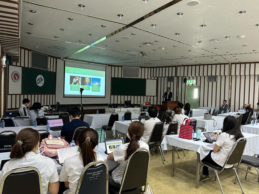 Maharaj Nakorn Chiang Mai Hospital - Hilterapia workshop